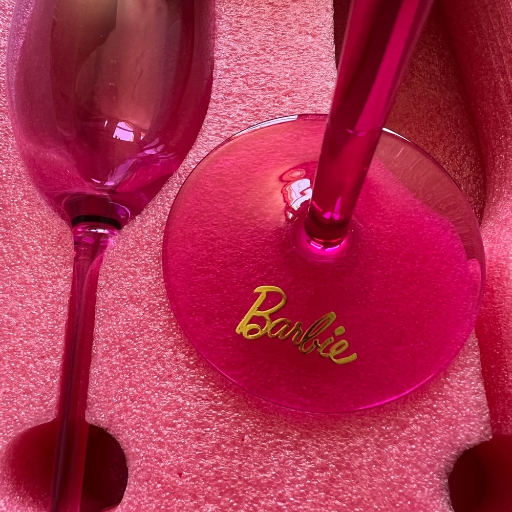 Barbie x Dragón NIB Pink Champagne Flute Set - Pink Crystal Stemware - Picture 2 of 5